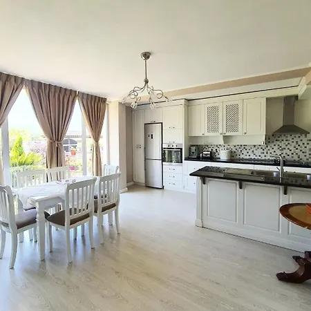 Entire Elida Villa Tragjas