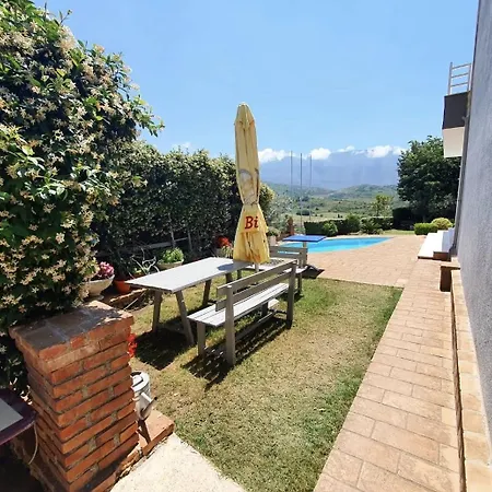 Entire Elida Villa Tragjas