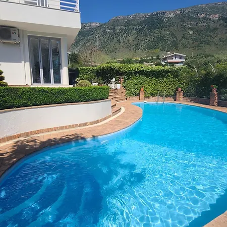 Entire Elida Villa *