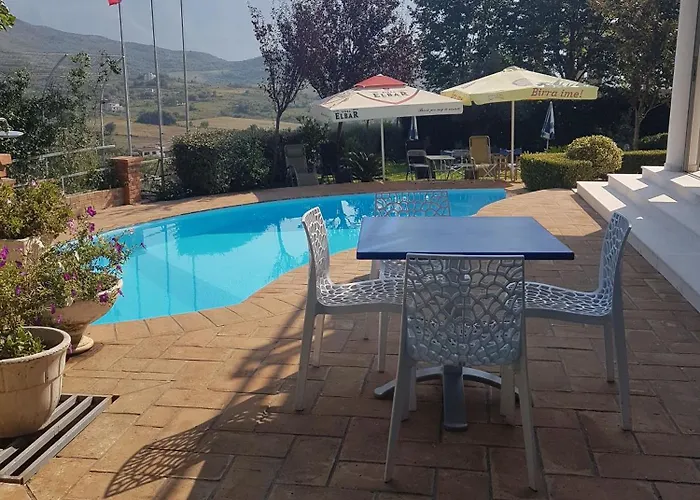Entire Elida Villa