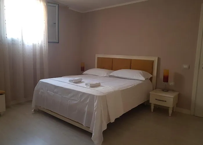 Entire Elida Villa