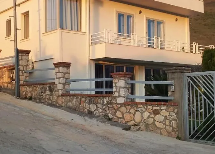 Entire Elida Villa