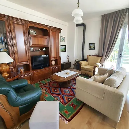 Entire Elida * Trajas