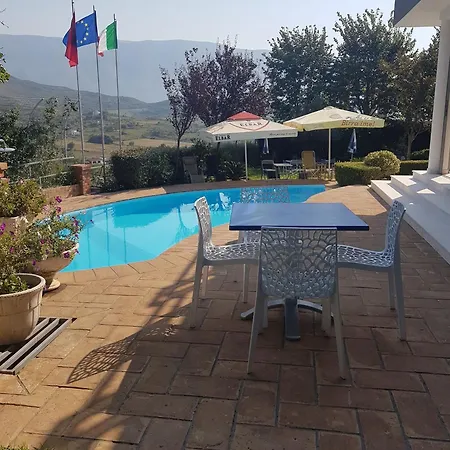 Entire Elida Villa