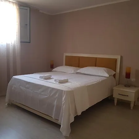 Entire Elida Villa